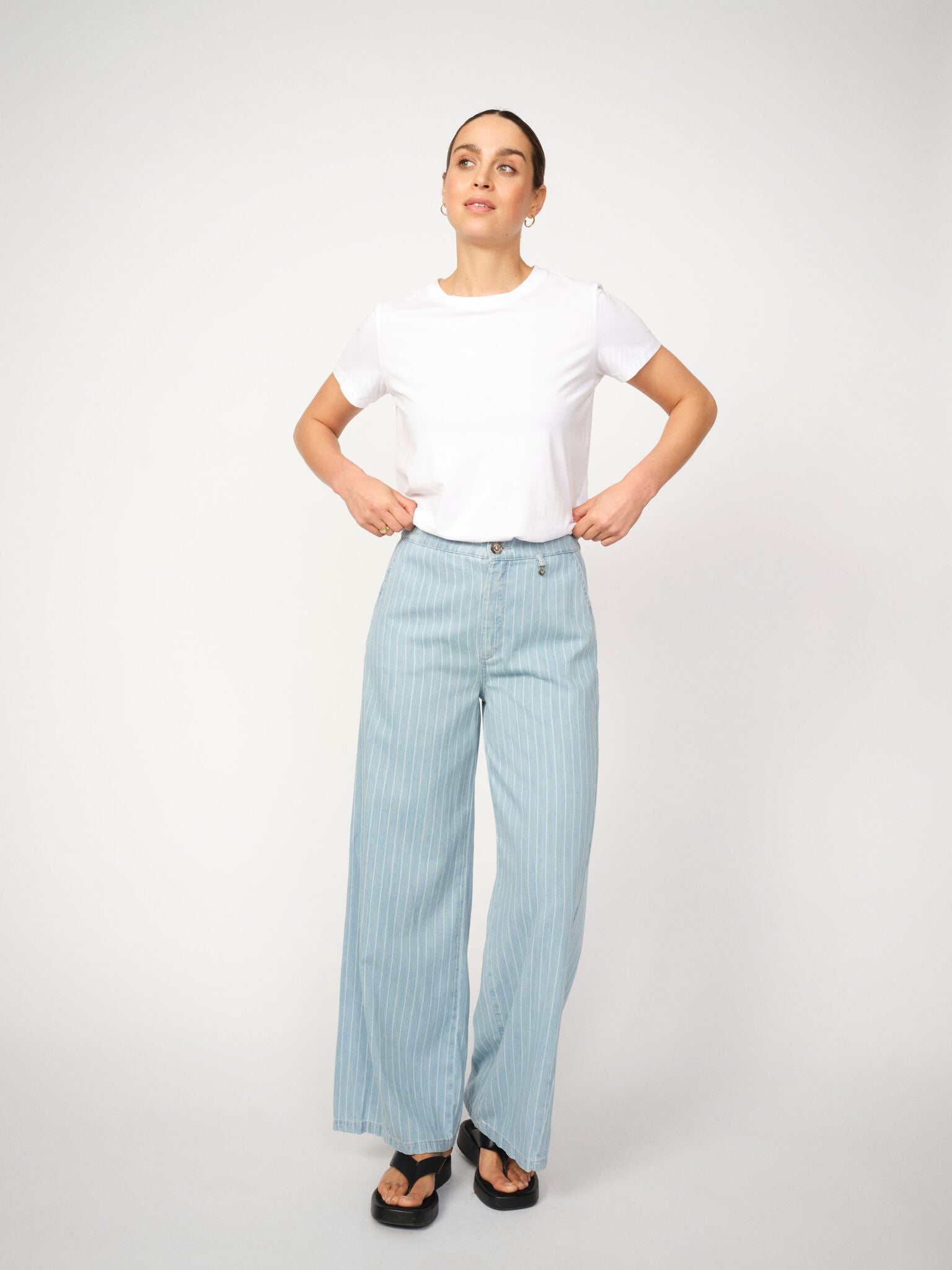 Modelshot / Light Blue / Detail